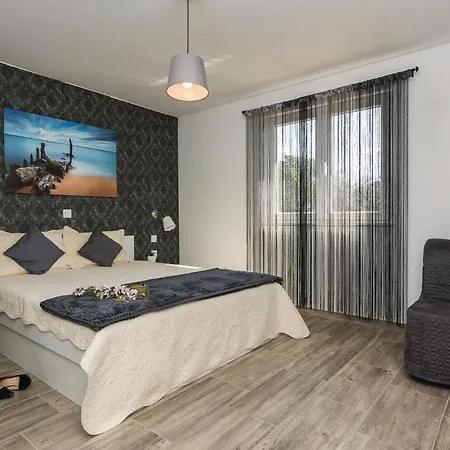 Nyaraló Cozy In Radosinovci With Kitchen