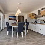 Cozy In Radosinovci With Kitchen *