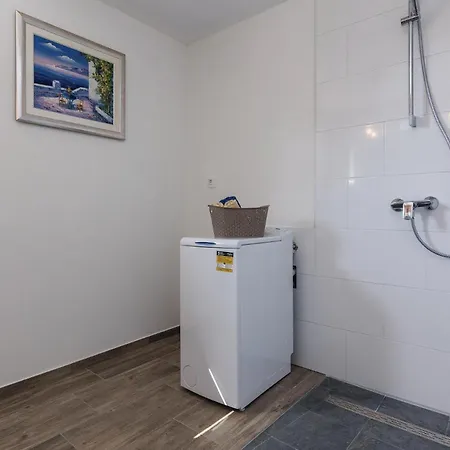 Σπίτι διακοπών Cozy In Radosinovci With Kitchen Drliceve Kuce