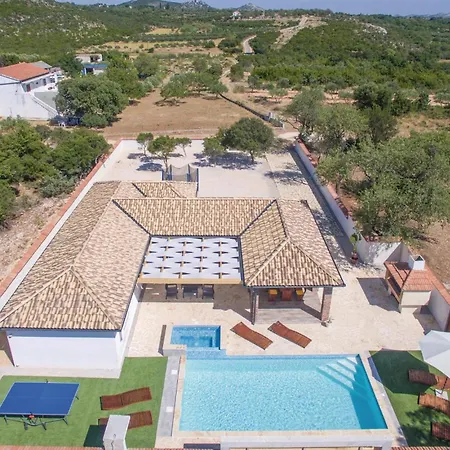 Cozy In Radosinovci With Kitchen *