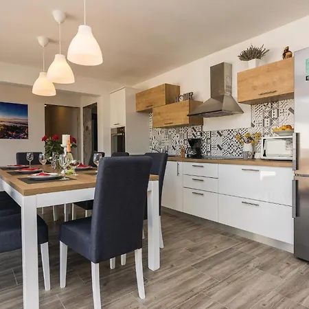 Cozy In Radosinovci With Kitchen *