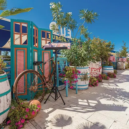 Cozy In Radosinovci With Kitchen