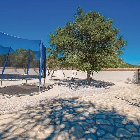 Σπίτι διακοπών Cozy In Radosinovci With Kitchen Drliceve Kuce