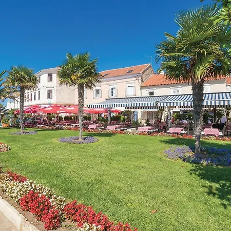 Cozy In Radosinovci With Kitchen Σπίτι διακοπών