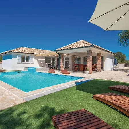 Cozy In Radosinovci With Kitchen * Drliceve Kuce