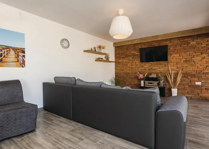 Cozy In Radosinovci With Kitchen Drliceve Kuce
